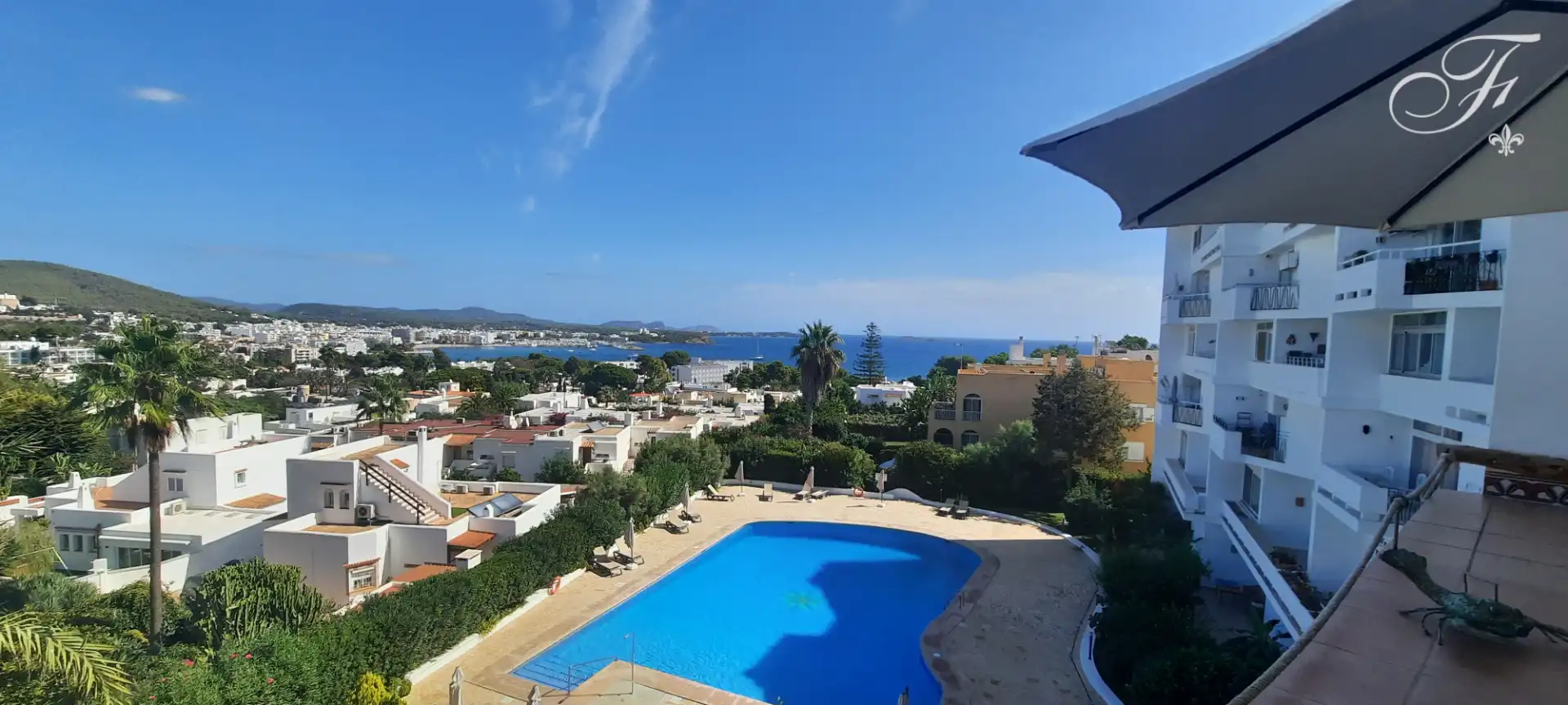 Piscina de Piso en venta en Santa Eulària des Riu con Aire acondicionado y Piscina comunitaria