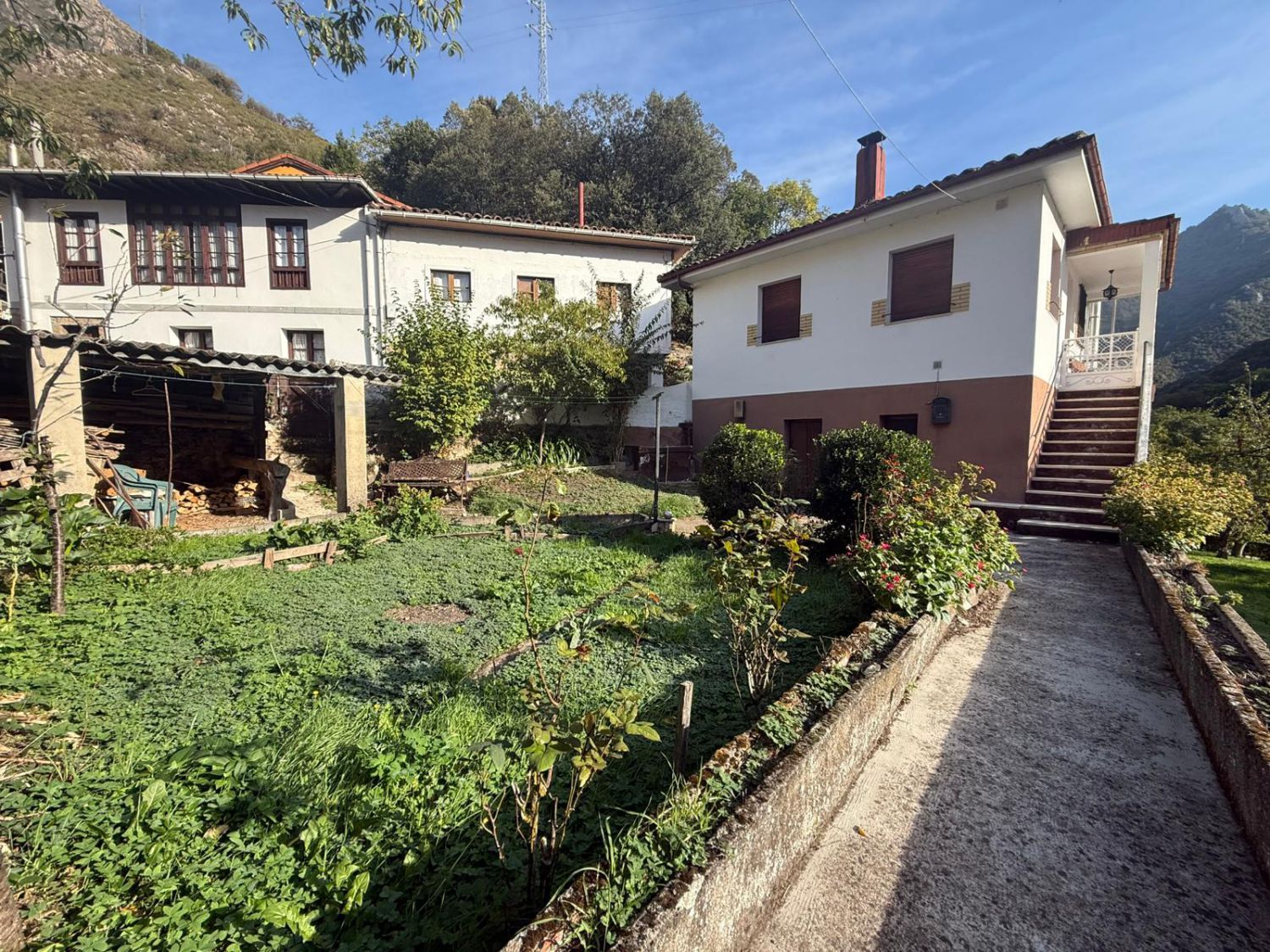 Exterior view of House or chalet for sale in Belmonte de Miranda  with Heating, Terrace and Storage room