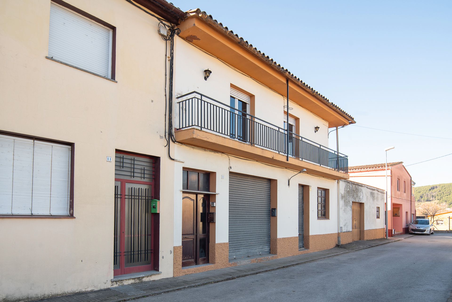 Vista exterior de Casa adosada en venda en Girona Capital amb Calefacció, Terrassa i Balcó