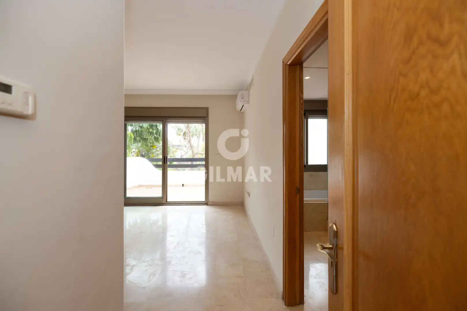 Habitación de Casa adosada en venta en Marbella con Calefacción, Jardín privado y Piscina