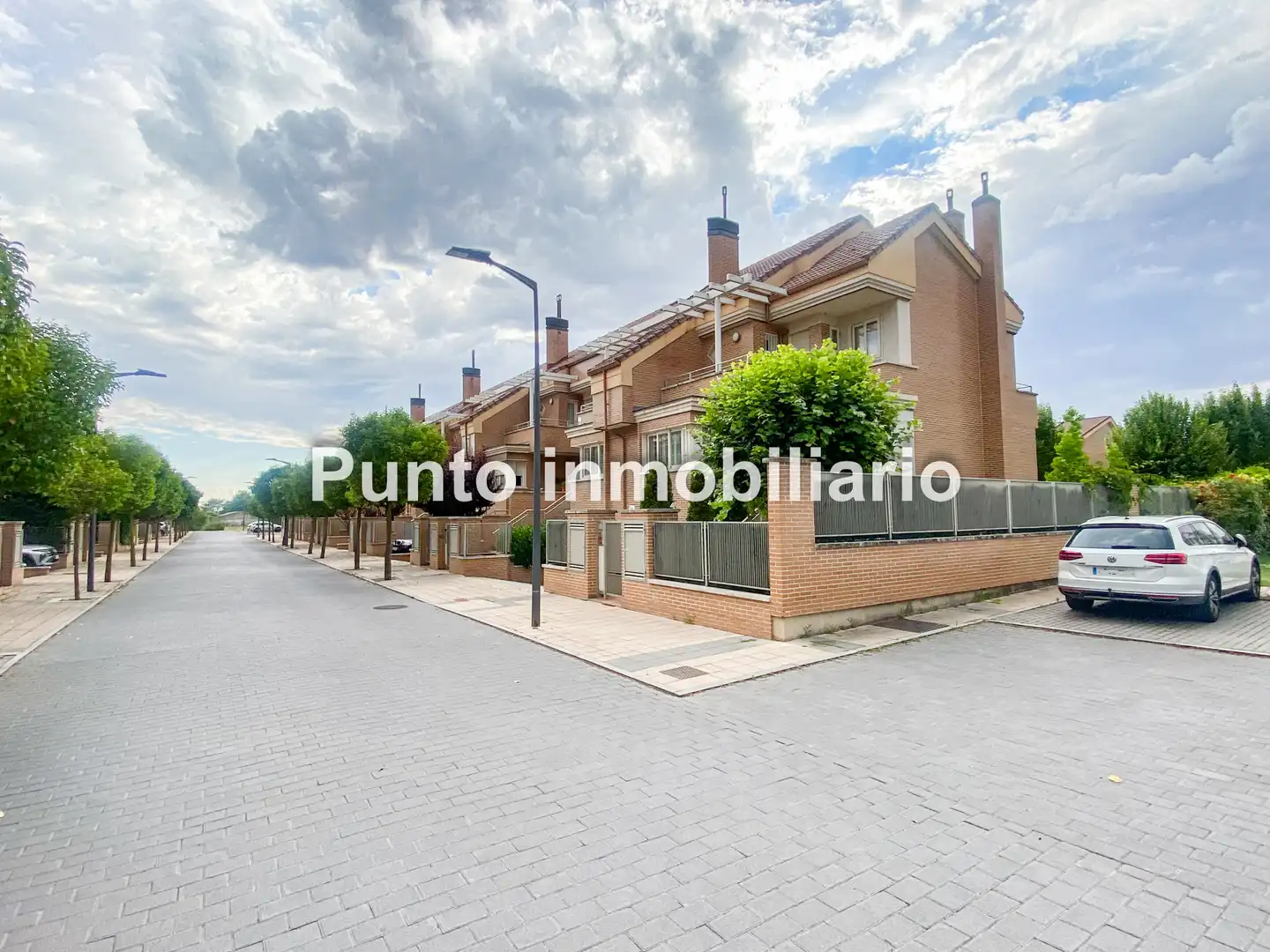 Vista exterior de Casa adosada de alquiler en Valladolid con Aire acondicionado, Calefacción y Jardín privado