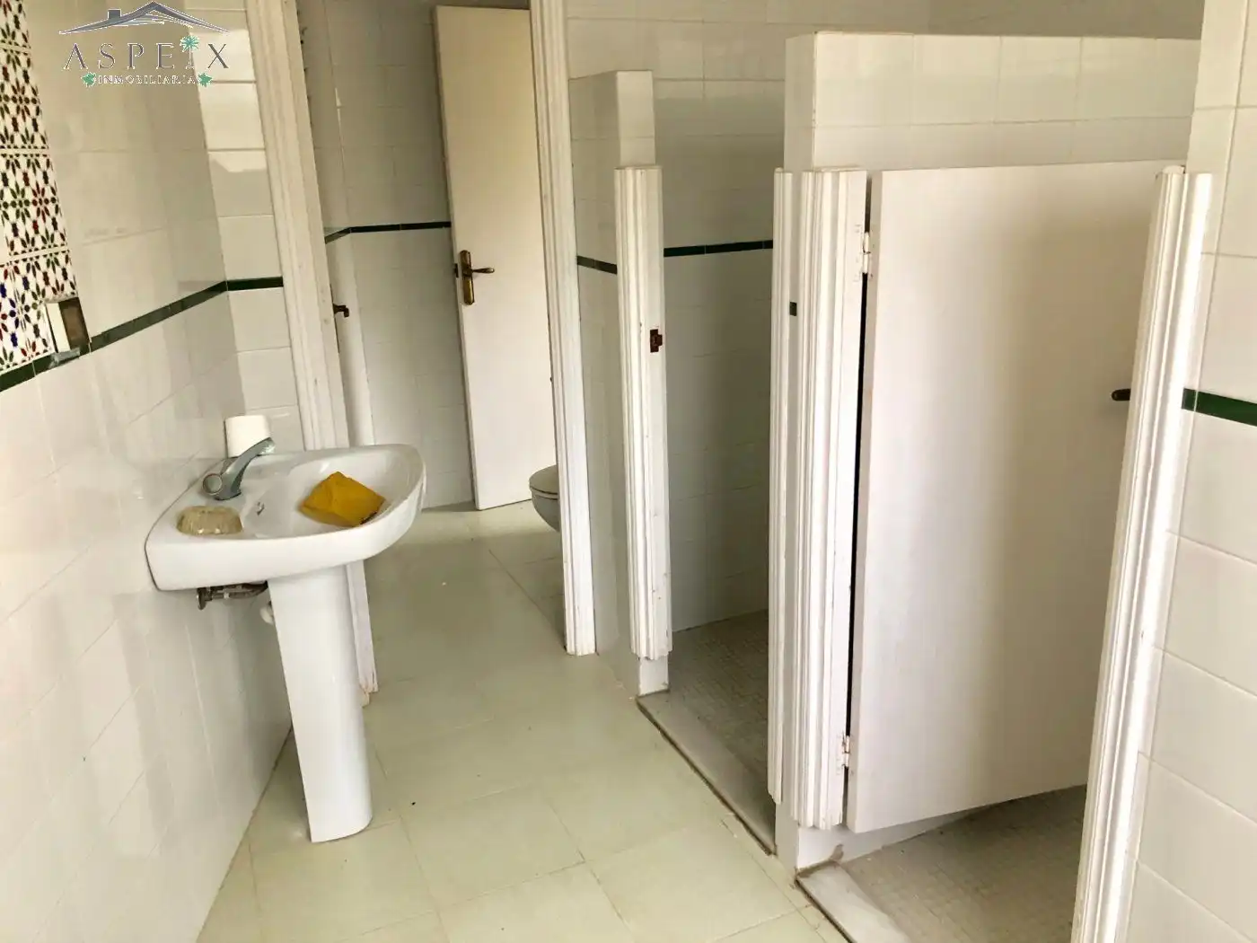Bany de Casa o xalet en venda en Elche / Elx amb Aire condicionat, Jardí privat i Terrassa