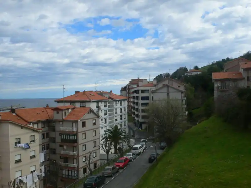 Vista exterior de Piso en venta en Bermeo con Calefacción, Trastero y Balcón