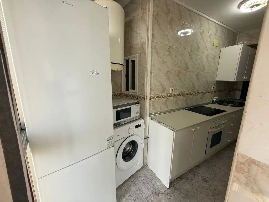Cuina de Pis de lloguer en Sevilla amb Aire condicionat i Terrassa