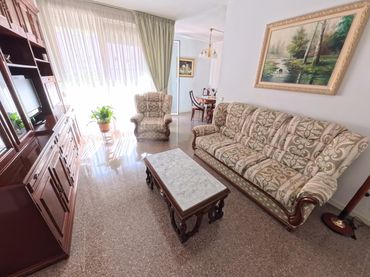 Piso con balcón en venta en Nou Barris