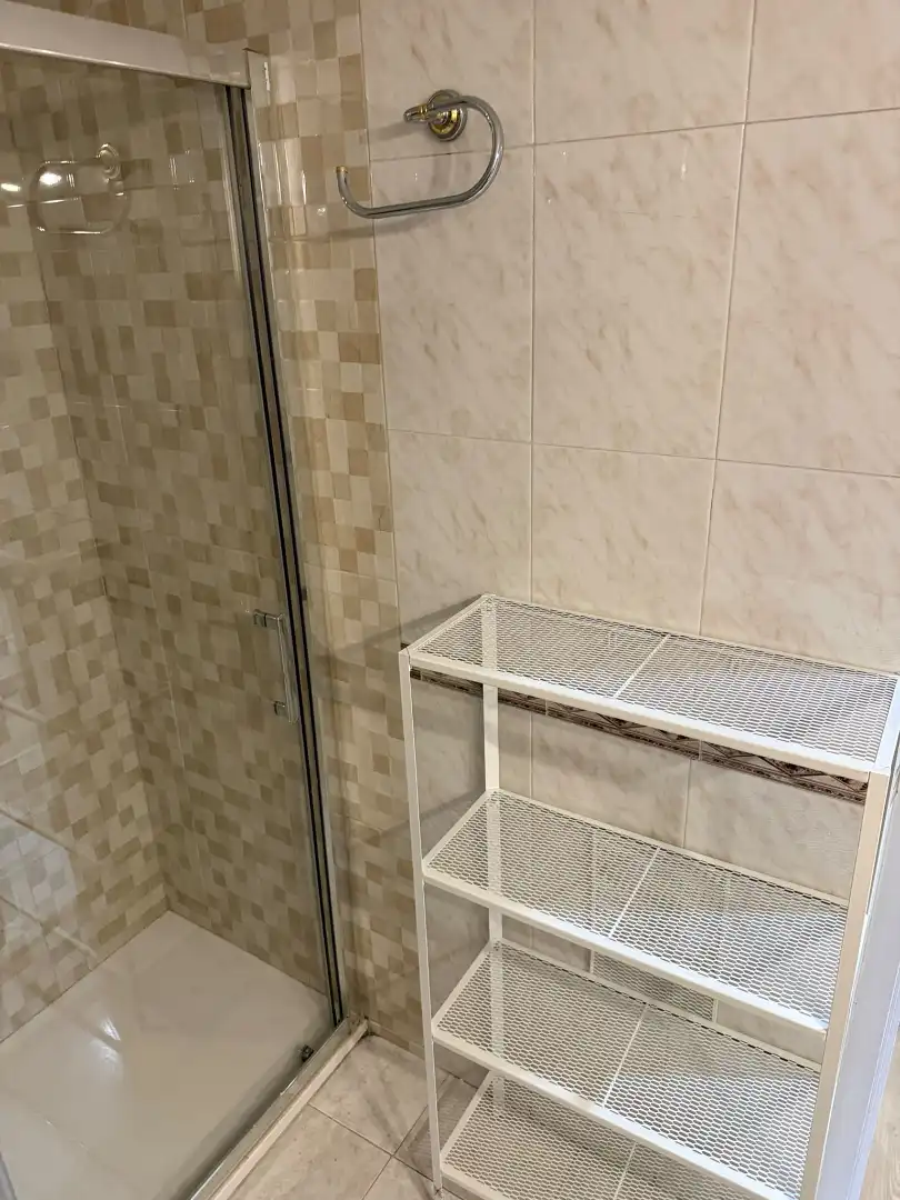 Bany de Pis per a compartir en Chamartín