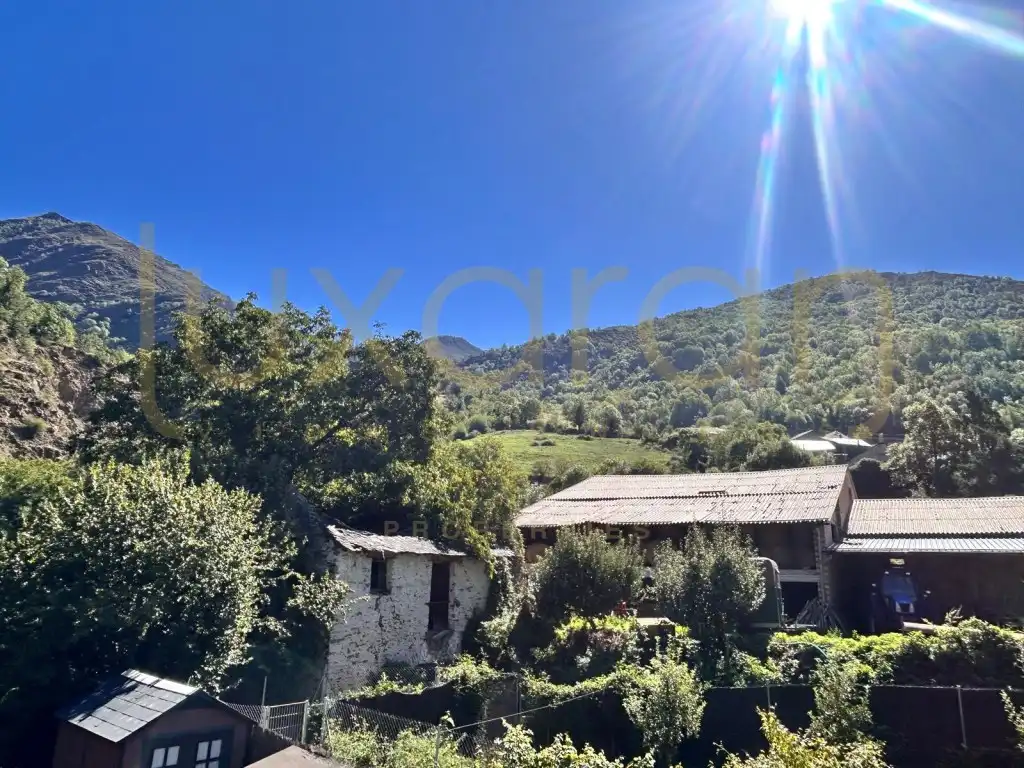 Vista exterior de Dúplex en venta en La Guingueta d'Àneu
