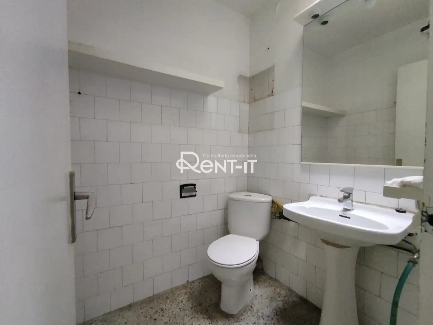 Bany de Local de lloguer en Nou Barris