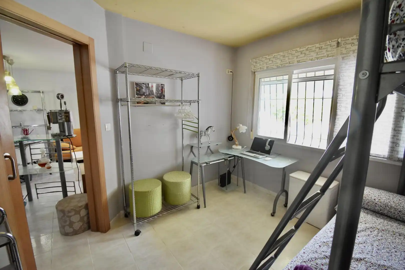 Schlafzimmer von Erdgeschoss zum Verkauf in El Campello mit Klimaanlage, Privatgarten und Terrasse