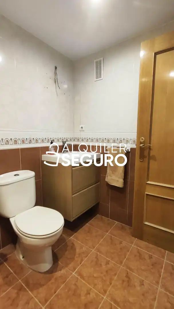 Badezimmer von Wohnung zur Miete in Valencia mit Klimaanlage und Heizung