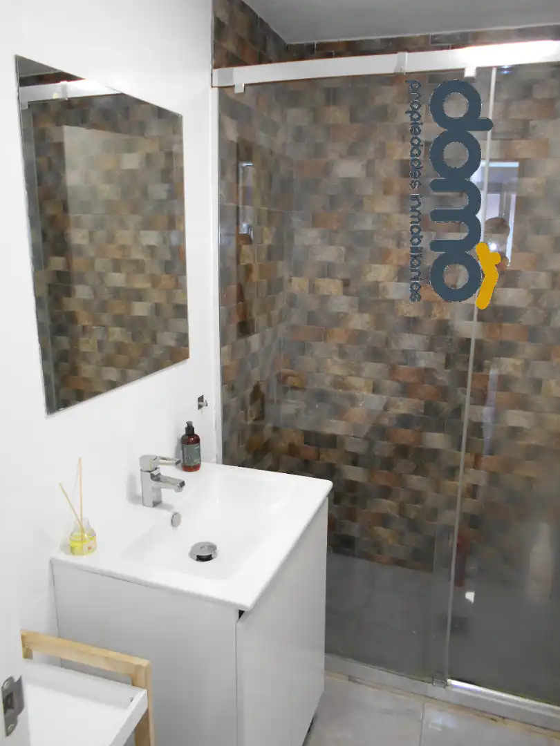 Bathroom of Flat for rent in Granada  with Air Conditioner, Parquet flooring and Furnished