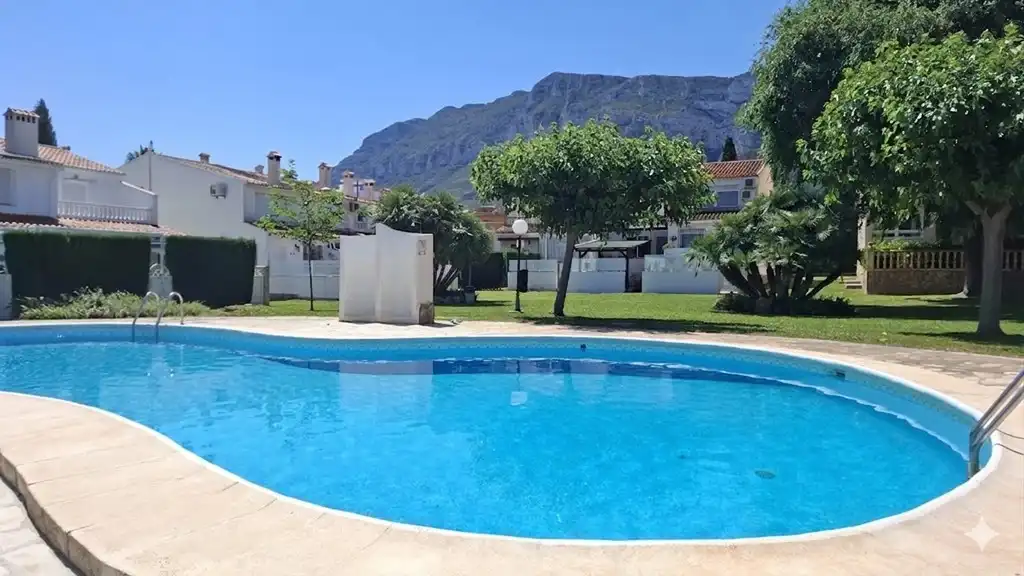 Piscina de Planta baja en venta en Dénia con Aire acondicionado, Terraza y Piscina comunitaria