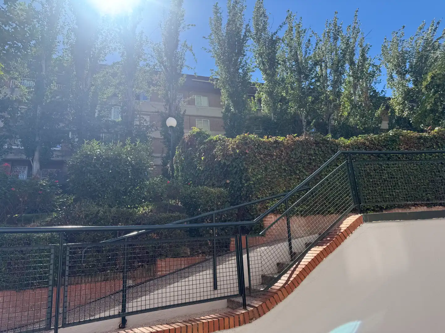 Parking de Piso en venta en Majadahonda con Calefacción, Jardín privado y Parquet