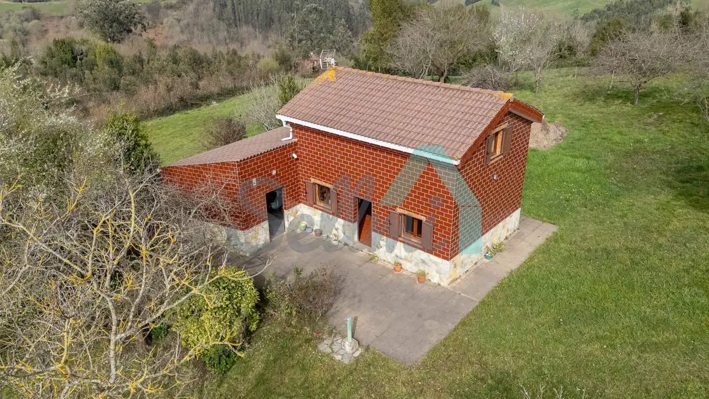 Casa con jardín en venta en La  Venta de Puga