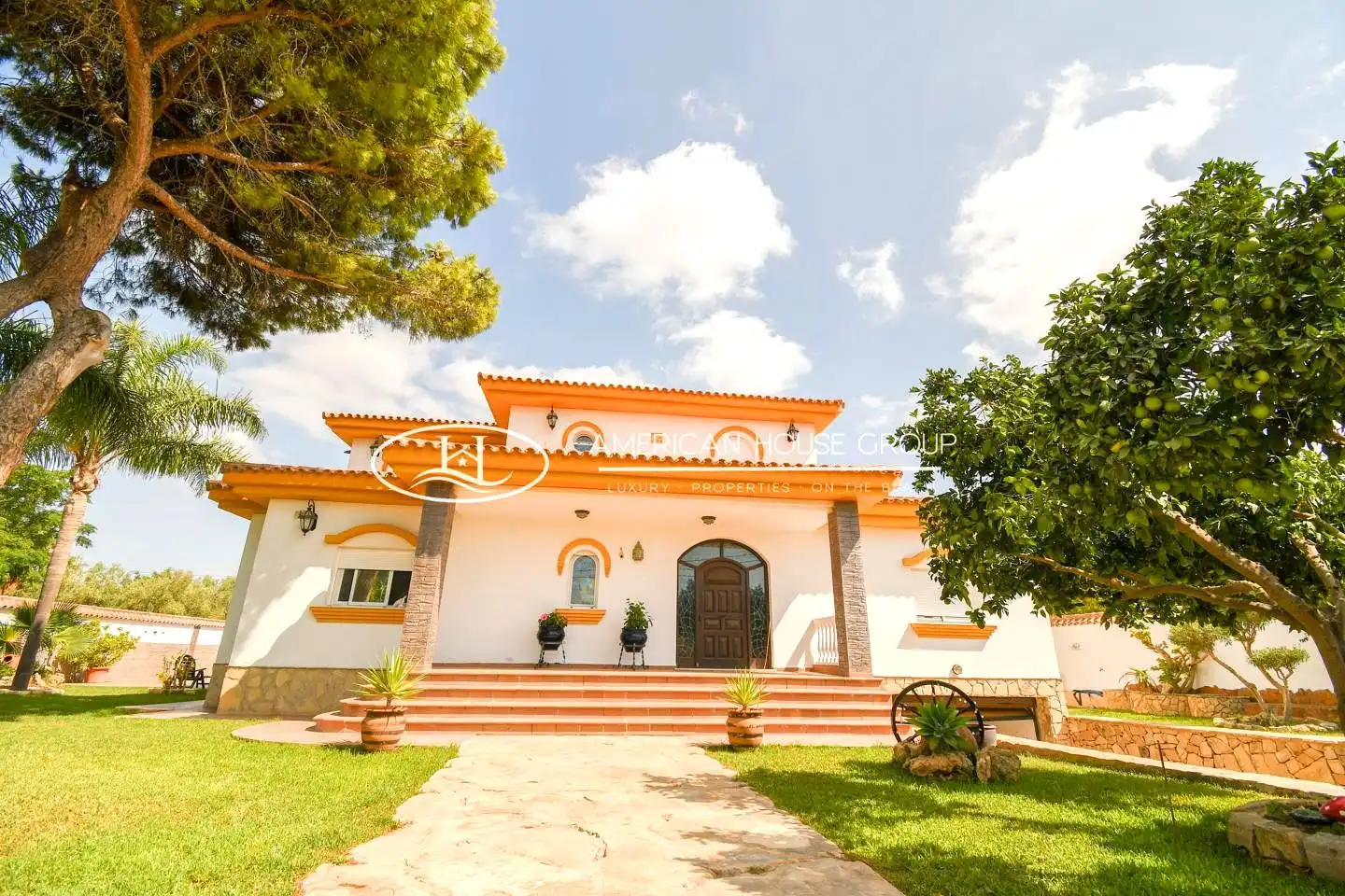 Exterior view of Houses for sale in Chiclana de la Frontera  with Air Conditioner, Heating and Private garden