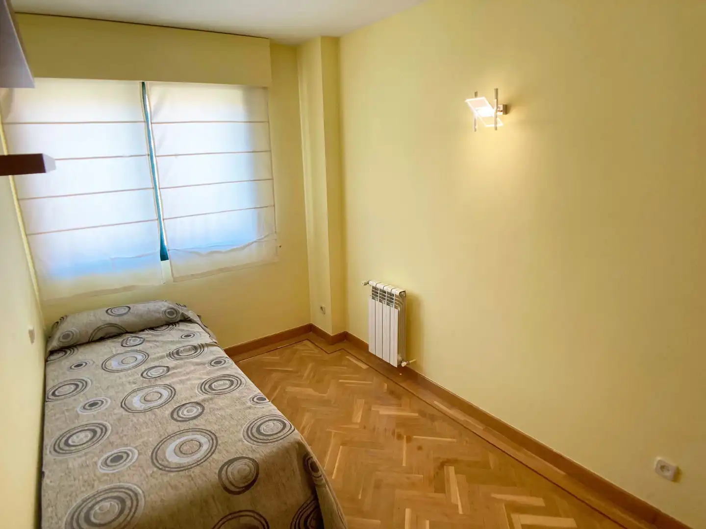 Dormitori de Pis de lloguer en Madrid amb Aire condicionat, Calefacció i Parquet