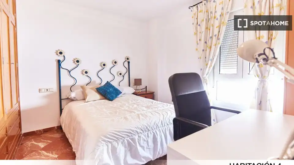 Habitación de Piso para compartir en Sevilla con Aire acondicionado, Terraza y Amueblado