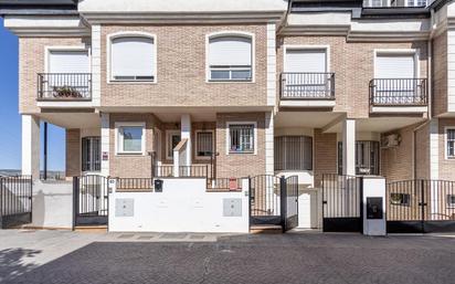 Vista exterior de Casa o xalet en venda en Armilla amb Aire condicionat i Terrassa