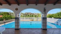 Vista exterior de Casa o xalet en venda en Alzira amb Aire condicionat, Terrassa i Piscina