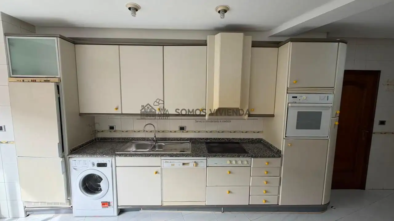 Kitchen of Flat for sale in Ourense Capital   with Heating, Furnished and Balcony