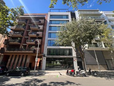 Office space with lift to rent in Carrer de Ramon Turró 23