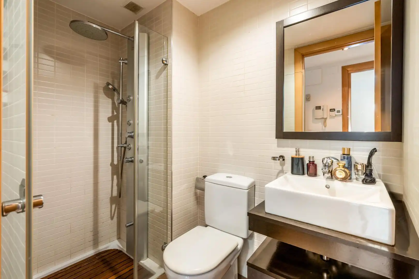 Badezimmer von Wohnung zum Verkauf in Montcada i Reixac mit Klimaanlage, Heizung und Parkett