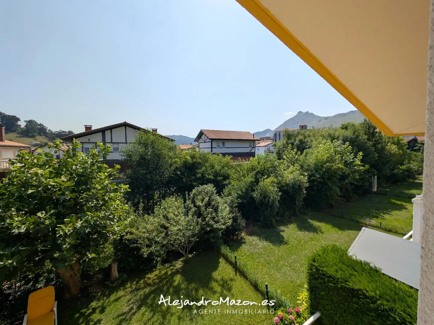Garten von Einfamilien-Reihenhaus zum Verkauf in Castro-Urdiales mit Heizung, Privatgarten und Terrasse