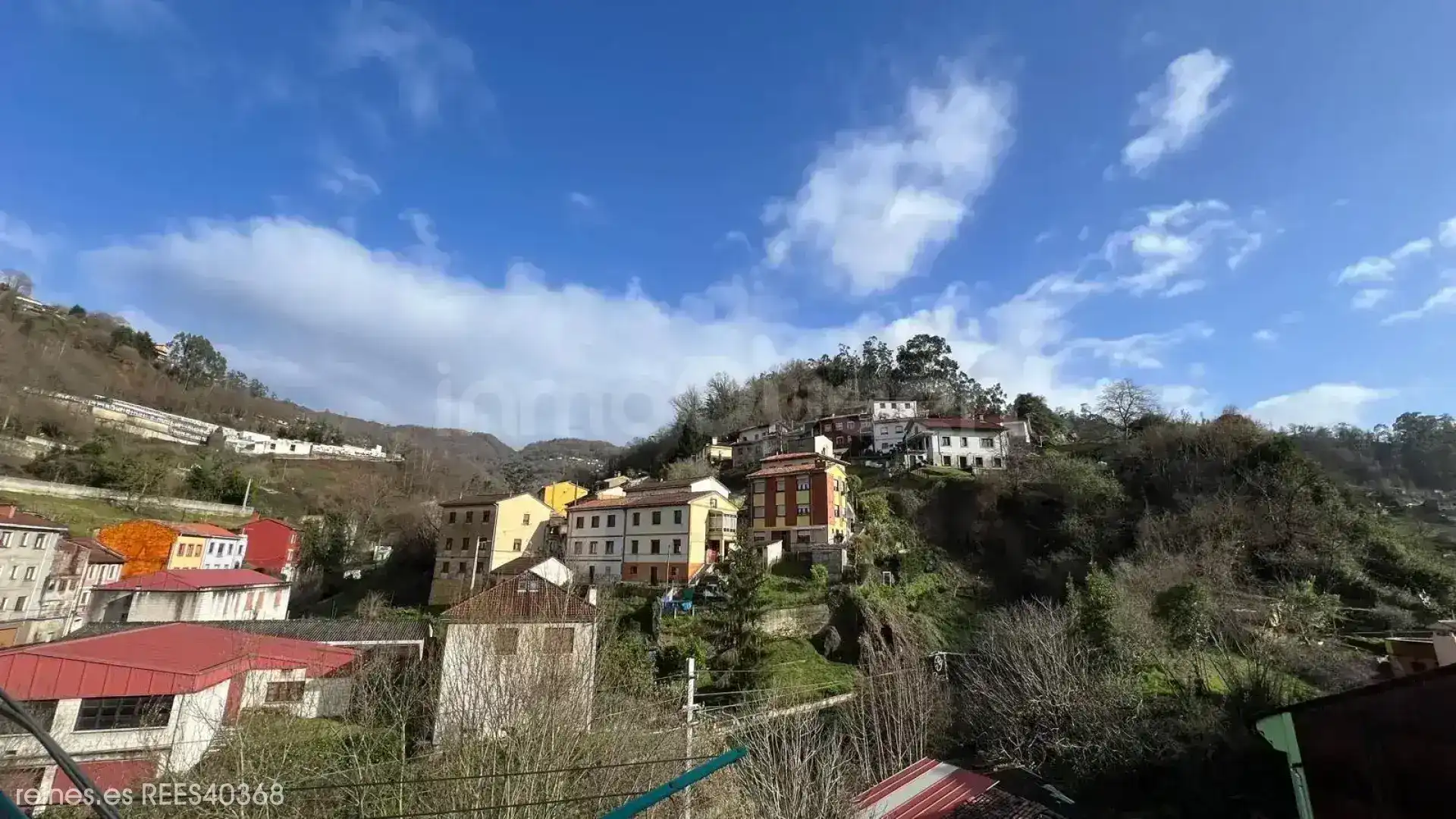 Vista exterior de Piso en venta en San Martín del Rey Aurelio