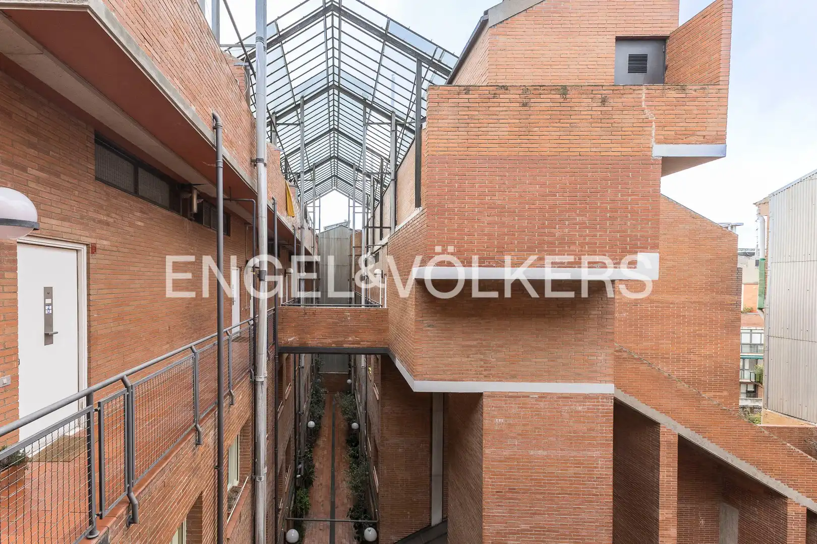 Außenansicht von Maisonette zum Verkauf in Barcelona mit Heizung und Parkett