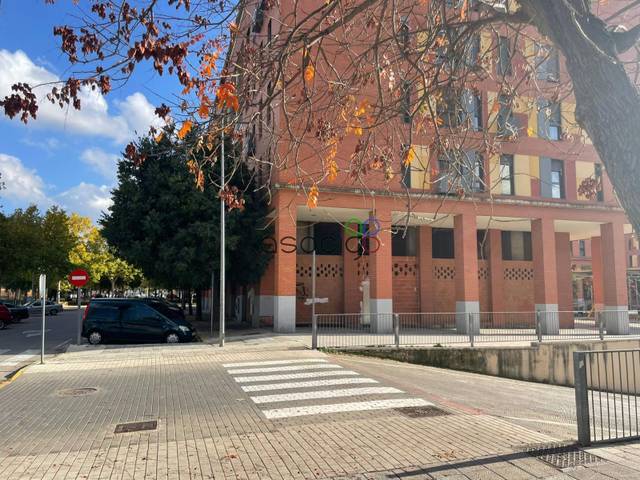 Local comercial en Venta en Tres de Abril en Ayuntamiento - Avenida Siglo XXI