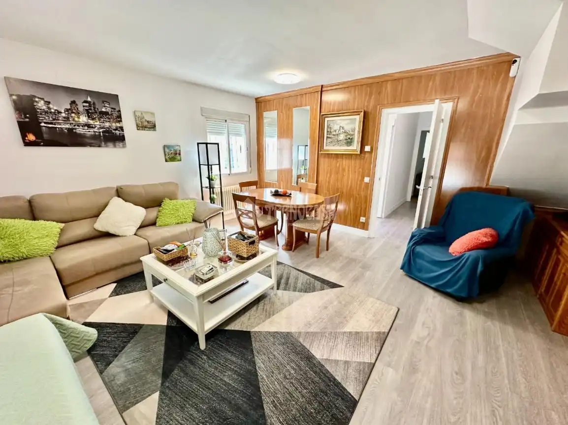 Sala d'estar de Casa o xalet en venda en Pioz amb Aire condicionat