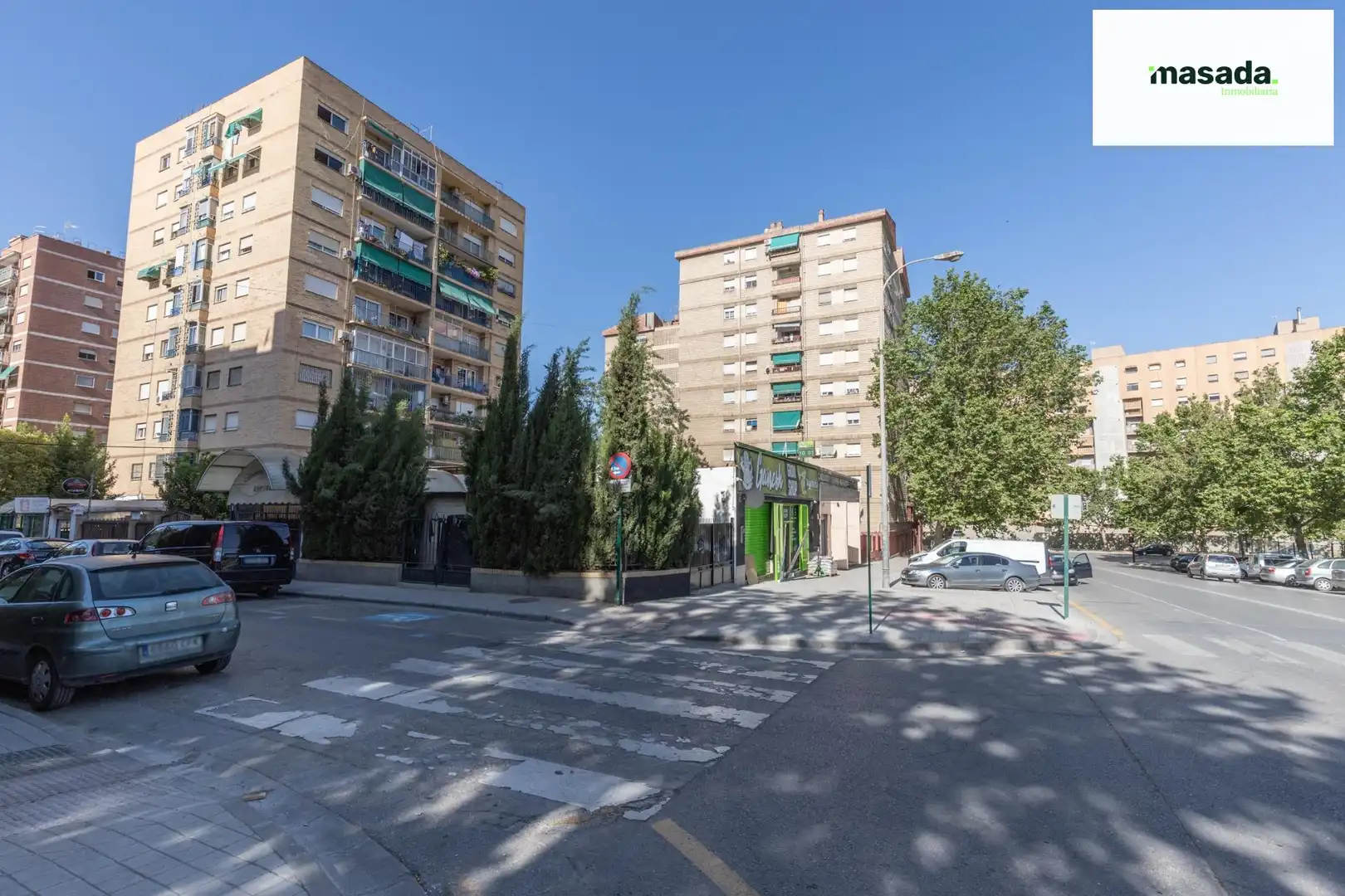 Vista exterior de Piso en venta en Granada con Aire acondicionado, Calefacción y Amueblado