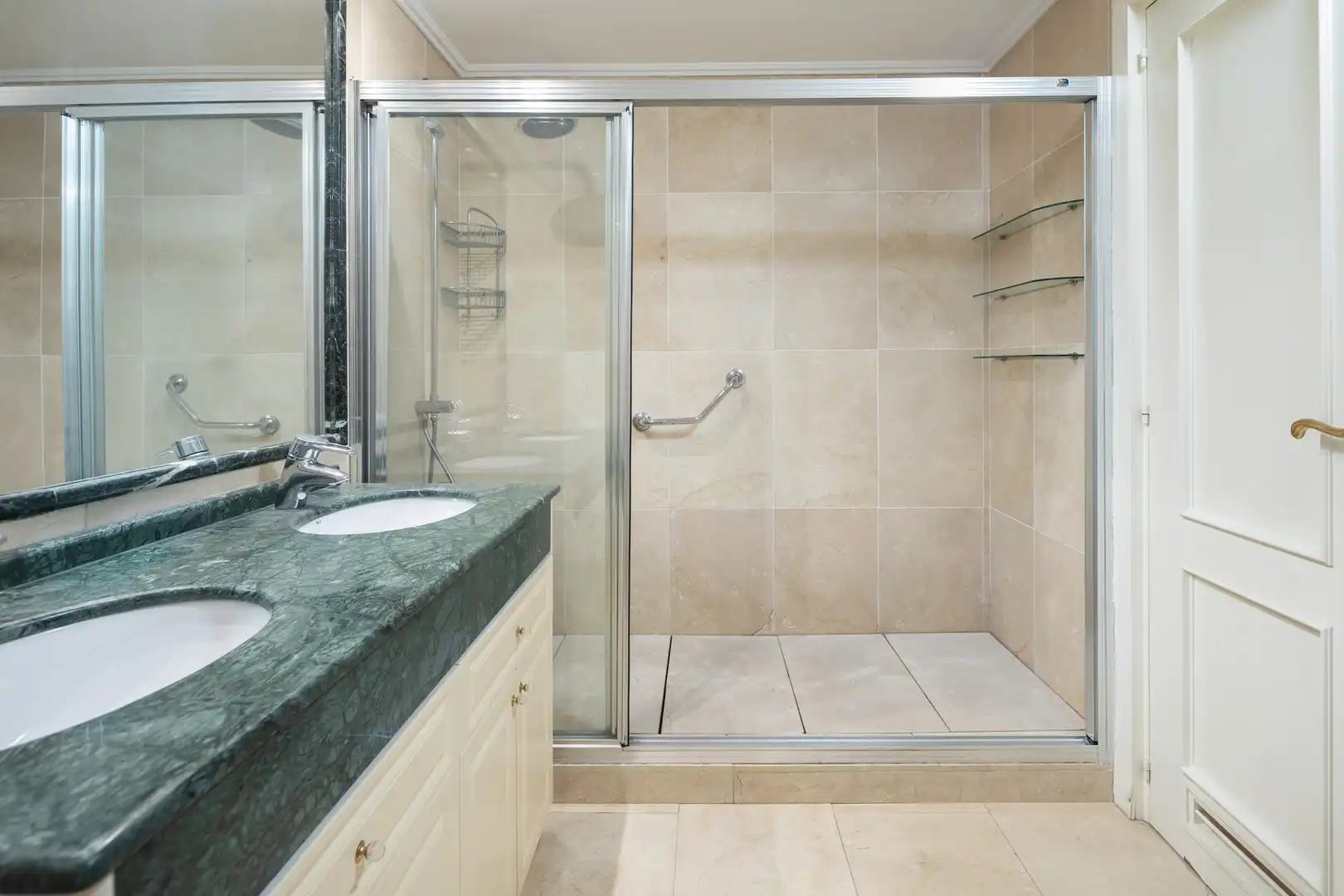 Baño de Piso en venta en Málaga con Aire acondicionado, Trastero y Amueblado