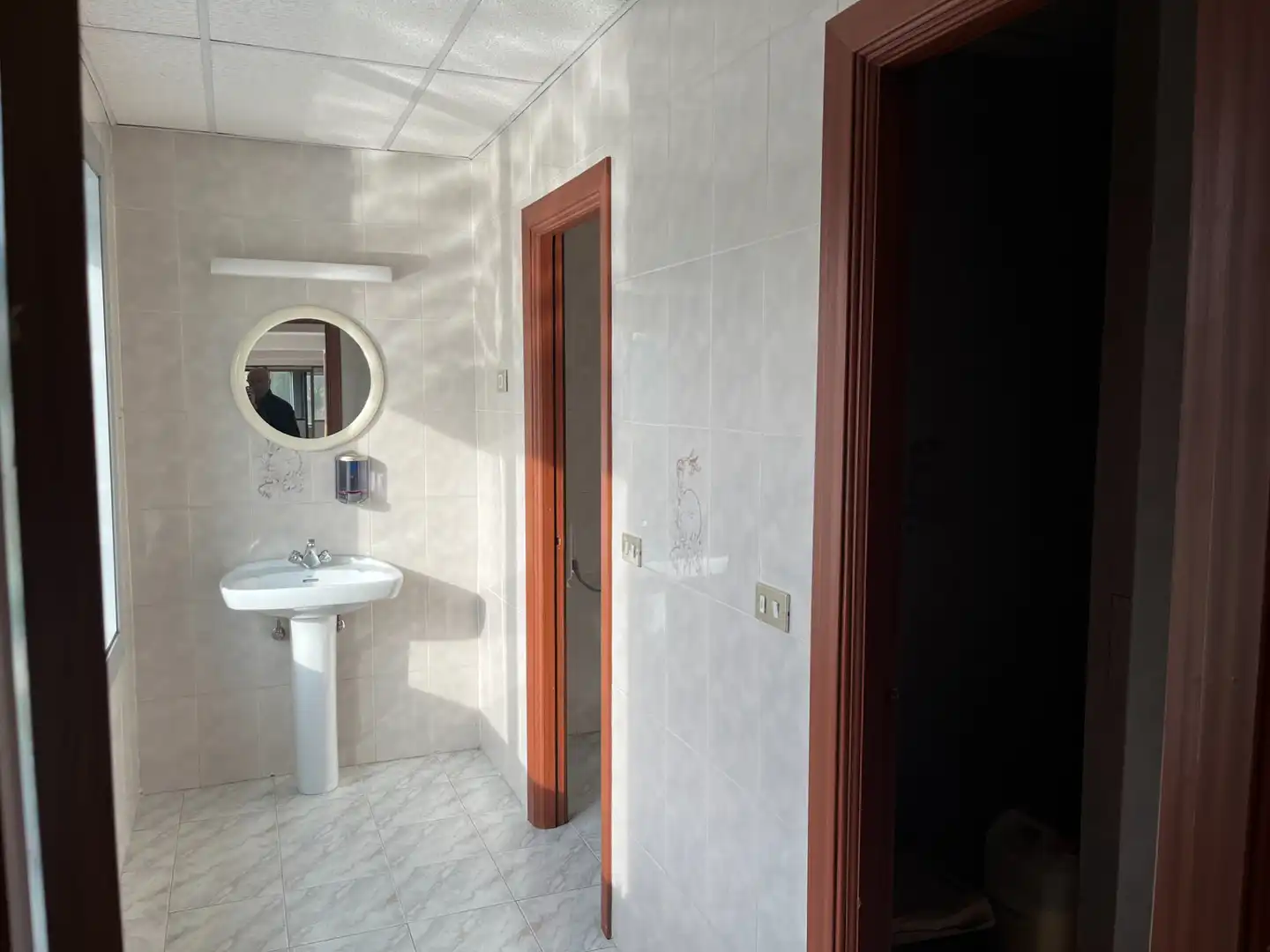 Badezimmer von Fabrikhallen zum Verkauf in Arrankudiaga / Zollo mit Heizung und Alarm