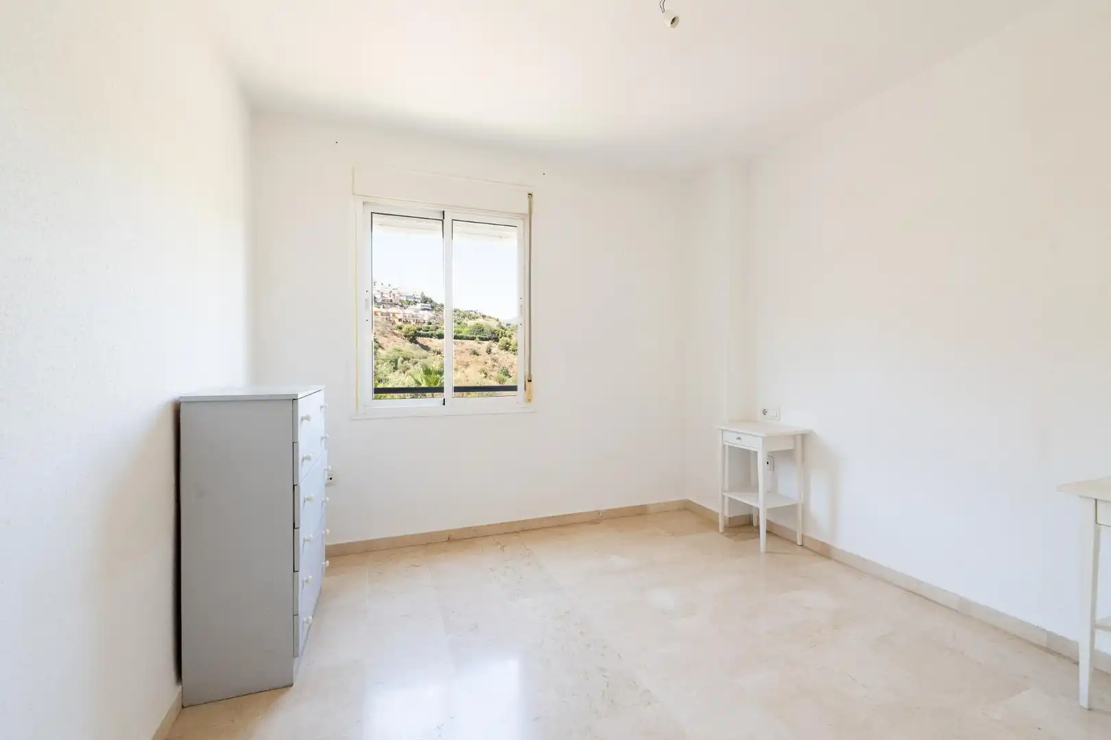 Habitación de Piso en venta en Málaga con Aire acondicionado, Terraza y Piscina comunitaria