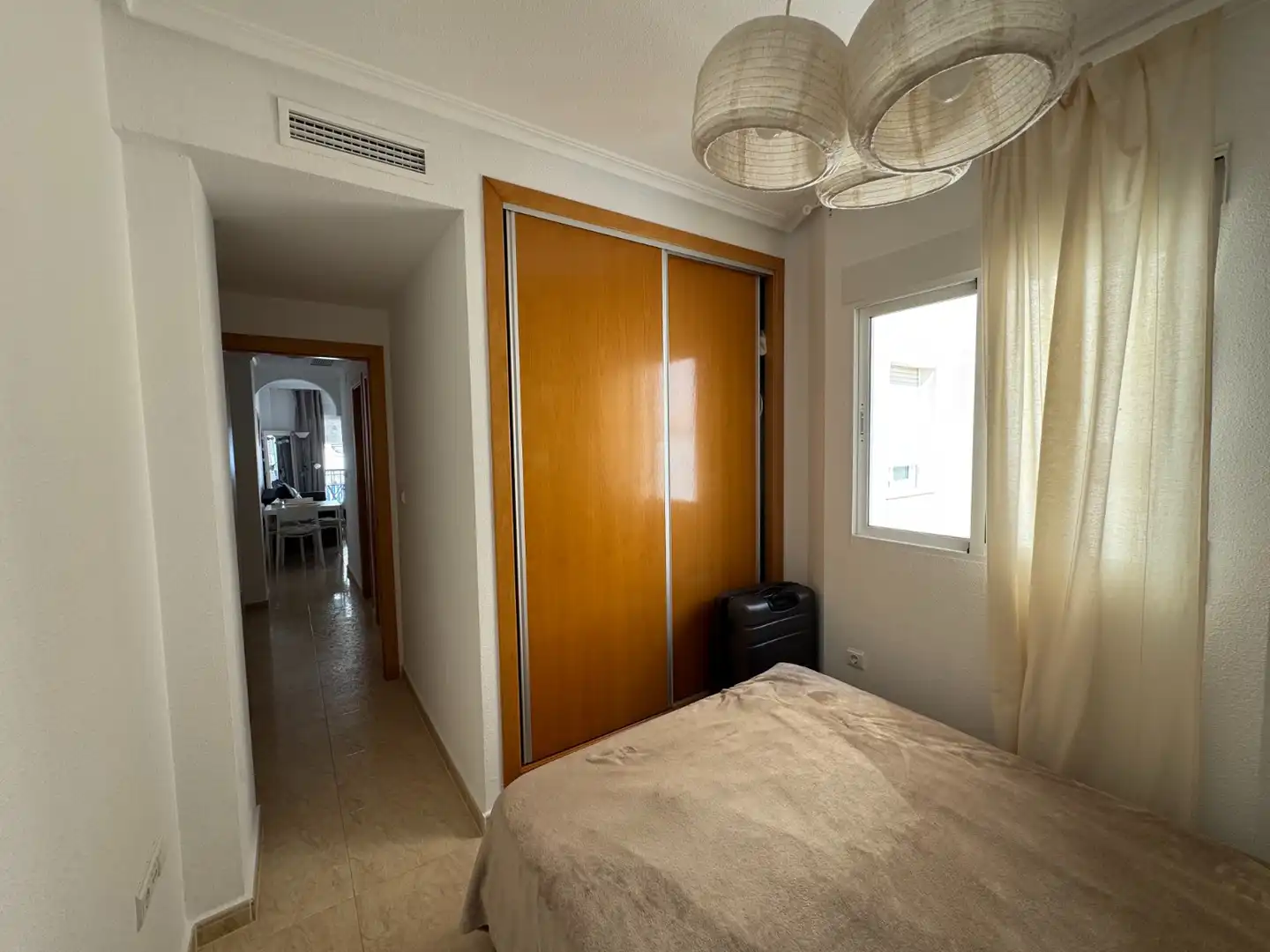 Habitación de Apartamento en venta en Guardamar del Segura con Aire acondicionado, Amueblado y Lavadora