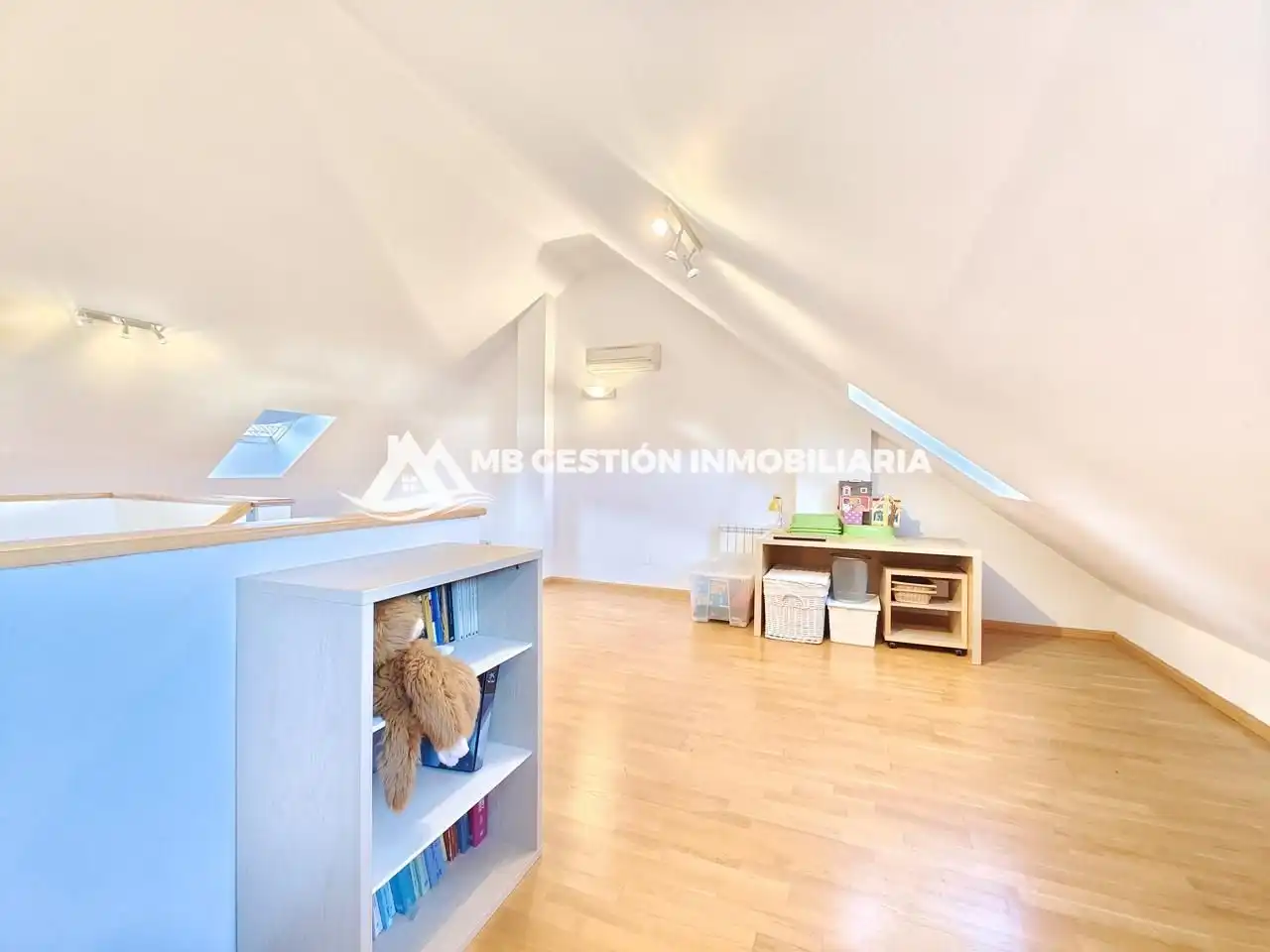 Bedroom of Detached homes for sale in Fuenlabrada  with Air Conditioner, Heating and Private garden