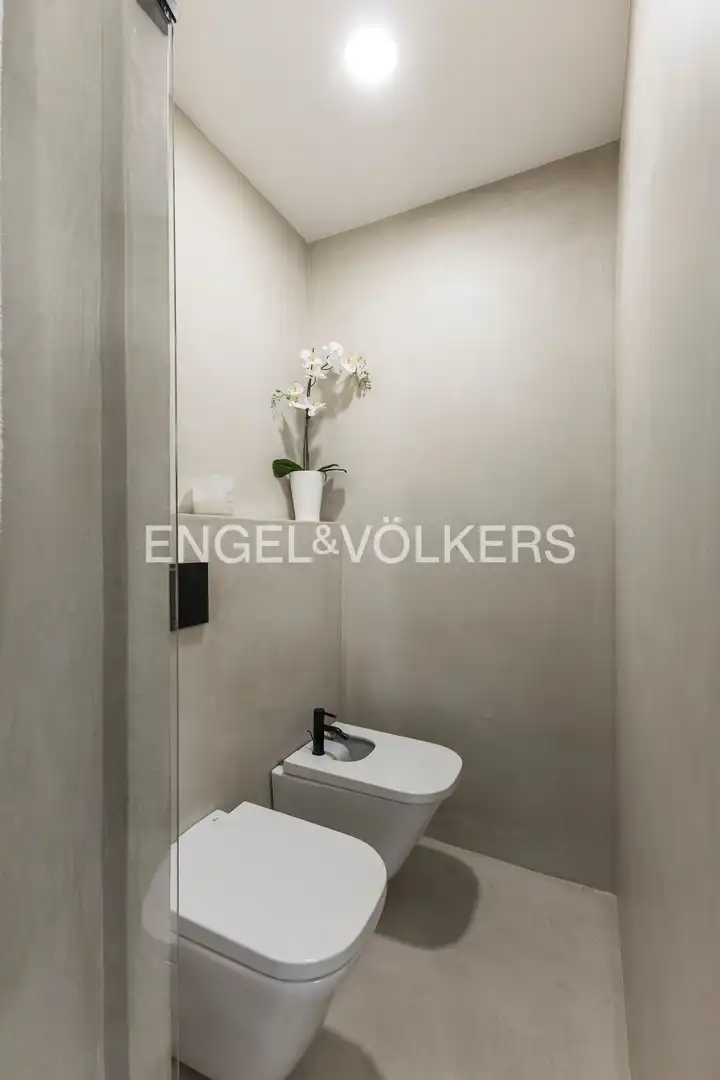 Bathroom of Flat for sale in Madrid  with Air Conditioner, Heating and Parquet flooring