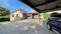 Vista exterior de Casa o xalet en venda en O Pereiro de Aguiar  amb Piscina