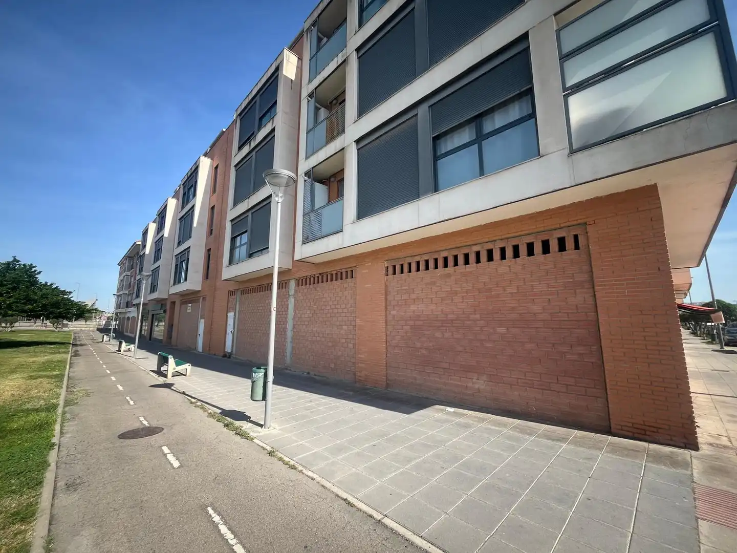 Business premises to rent in Calle Juan de Sariñena 3
