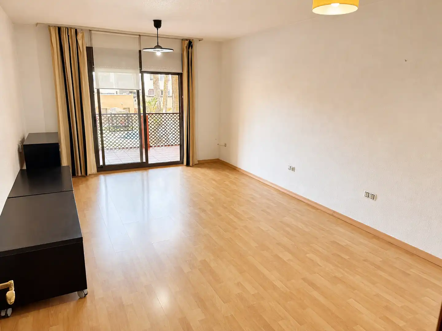 Sala d'estar de Apartament en venda en Roquetas de Mar amb Aire condicionat, Terrassa i Piscina comunitària