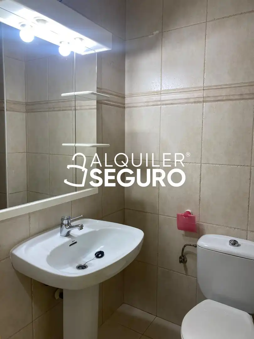 Badezimmer von Wohnung zur Miete in Murcia mit Klimaanlage