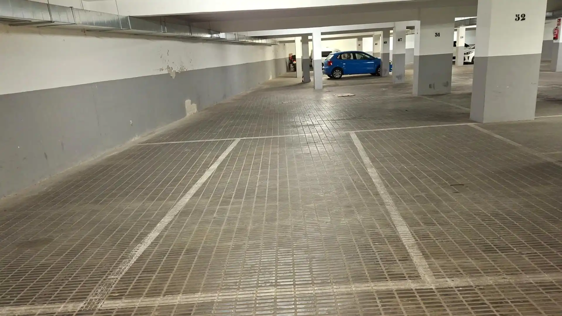 Parking de Apartamento en venta en Benidorm con Jardín privado, Amueblado y Piscina comunitaria