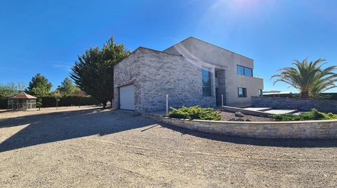 Stunning 5 Bedroom Villa with Pool in Yecla