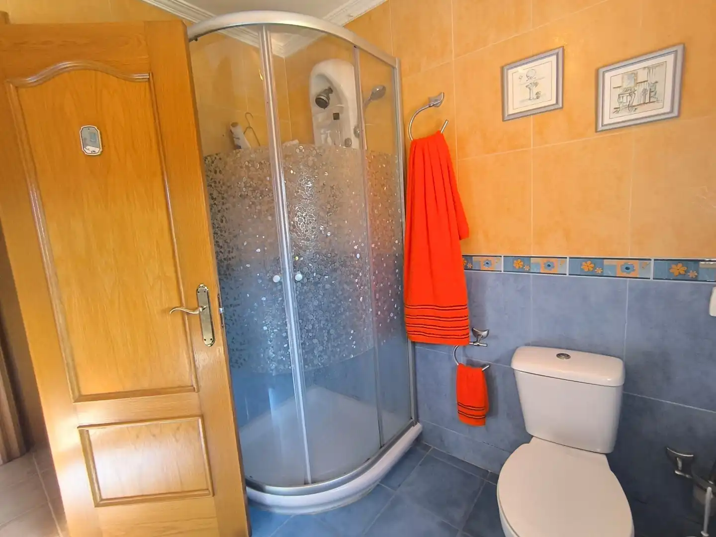 Bathroom of Houses for sale in Fresno de Río Tirón  with Heating, Private garden and Terrace