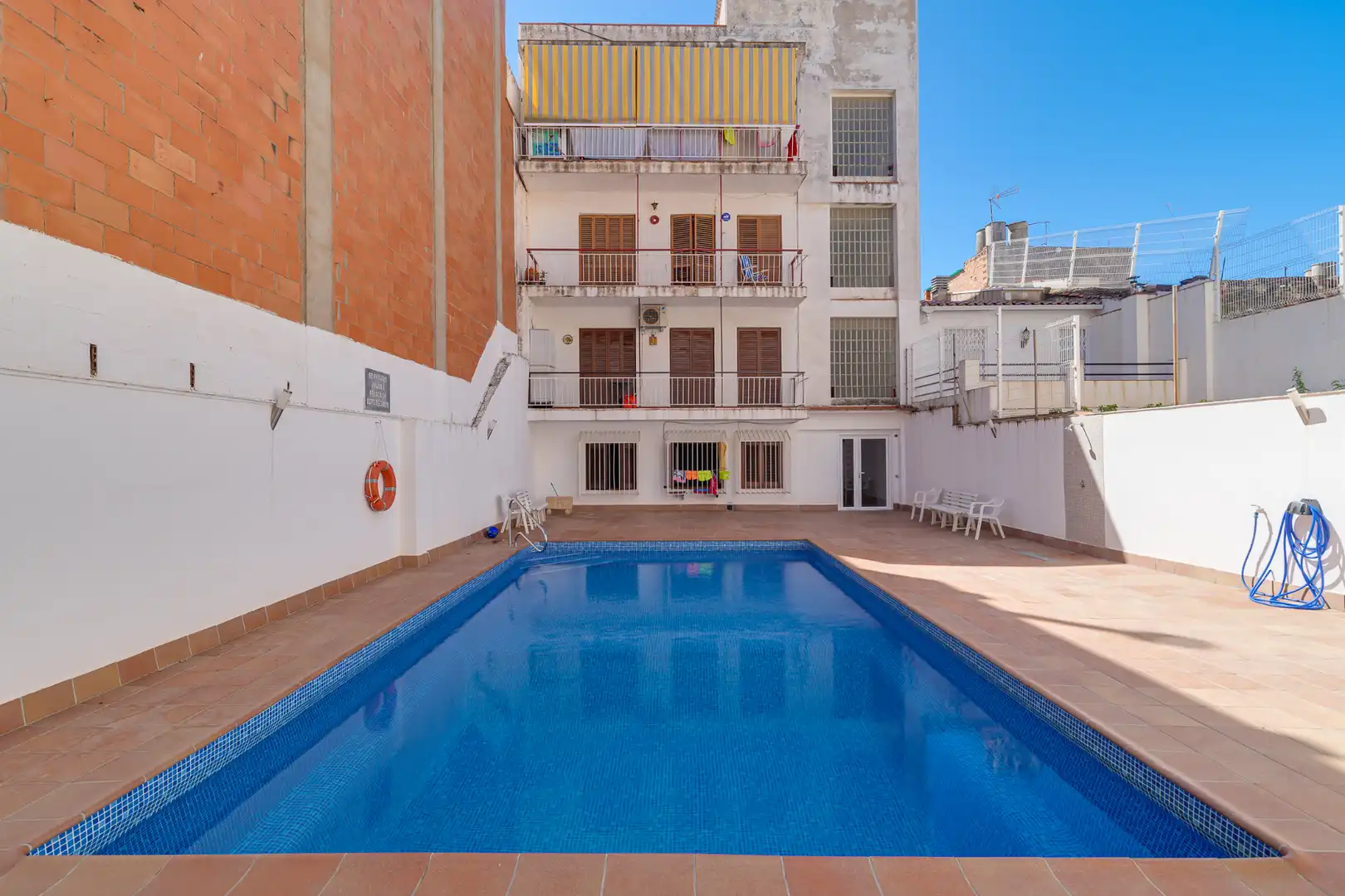 Piscina de Piso en venta en Pineda de Mar con Calefacción, Balcón y Piscina comunitaria