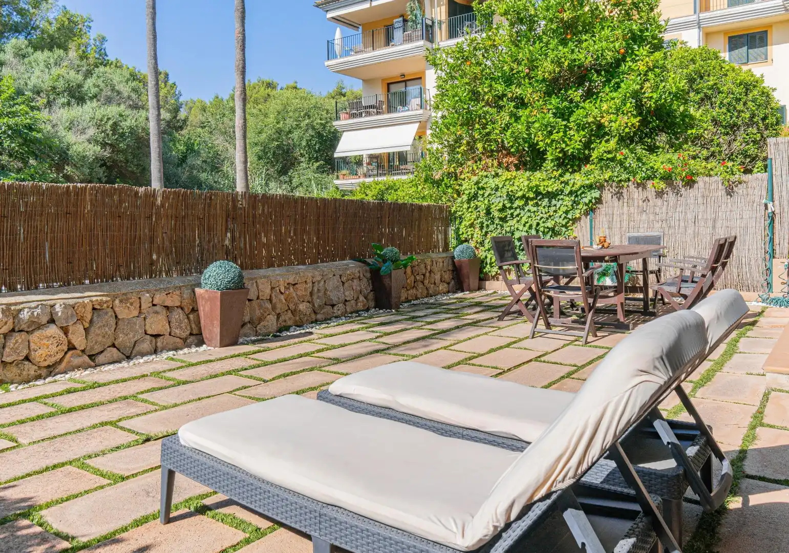 Terrasse von Erdgeschoss zum Verkauf in  Palma de Mallorca mit Klimaanlage, Heizung und Privatgarten
