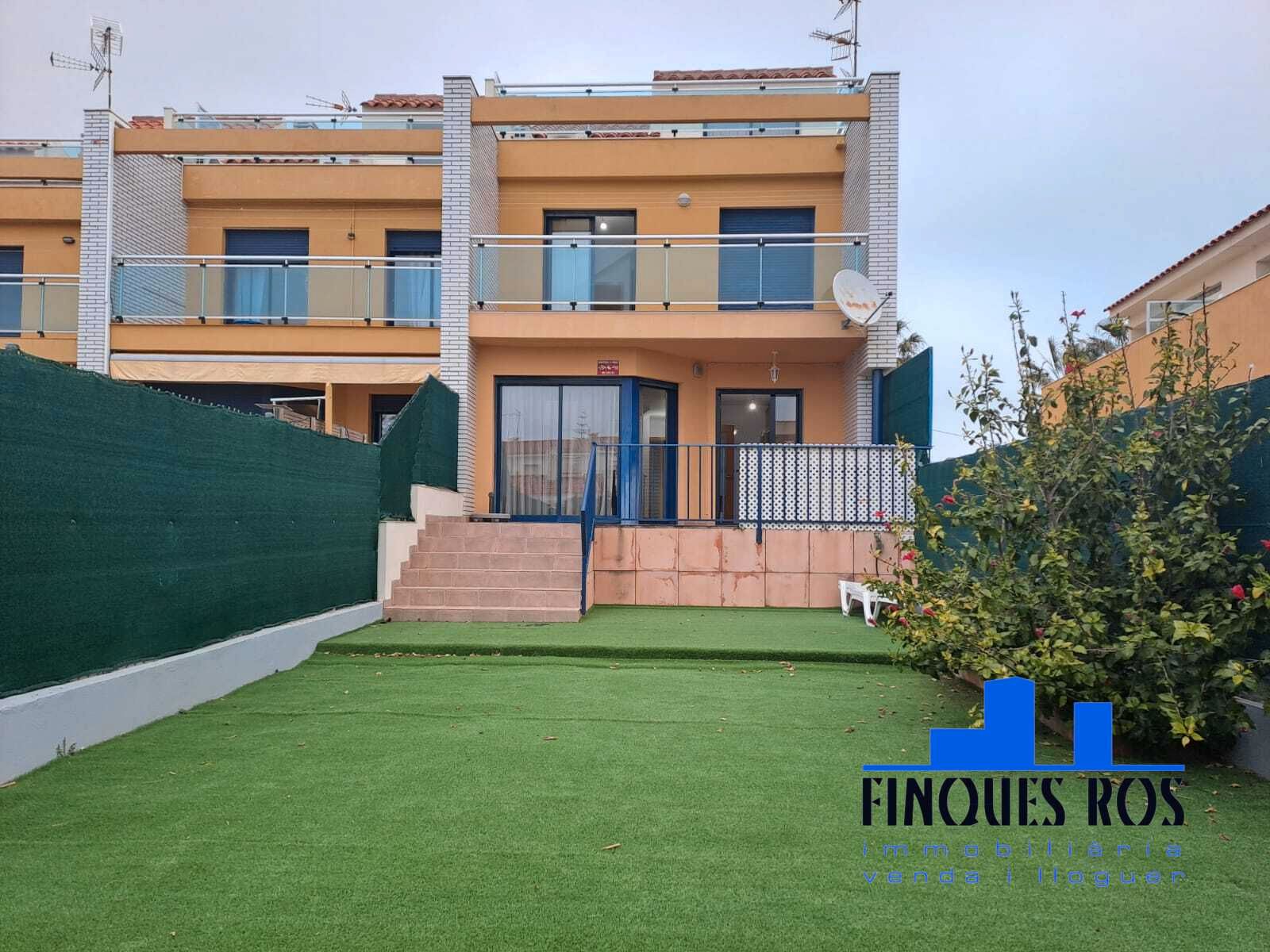 Exterior view of Single-family semi-detached for sale in Vinaròs  with Air Conditioner, Heating and Private garden