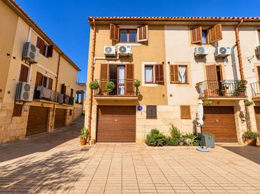 Adossat amb balcó en venda a S'Estanyol