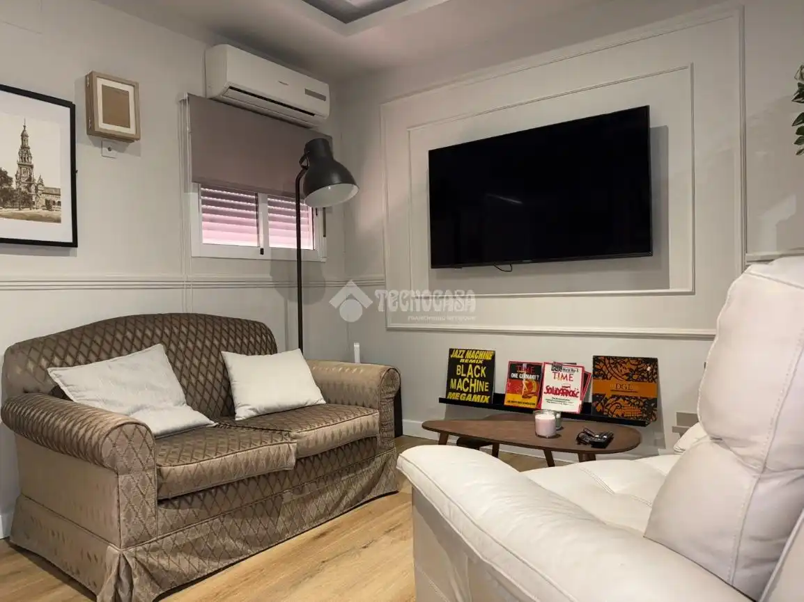 Living room of Flat for sale in Sevilla